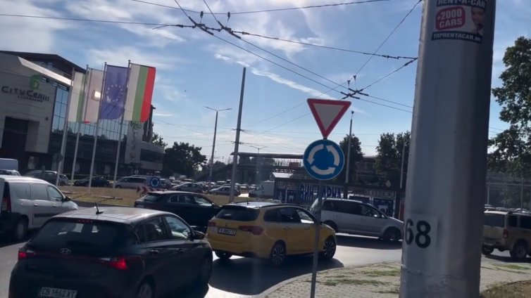 Огромно задръстване на влизане във Варна  от юг (ВИДЕО)