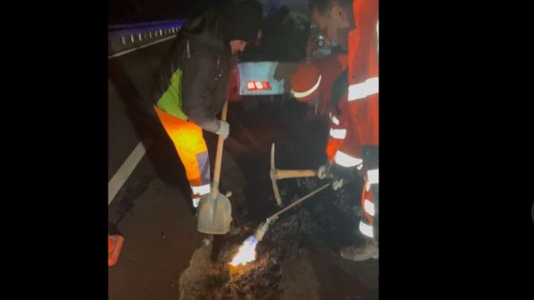 За една вечер 30 коли спукаха гуми в една и съща дупка на пътя Варна-Шумен 