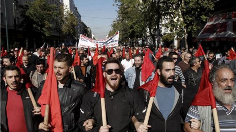 Сблъсъци между полиция и демонстранти в Атина