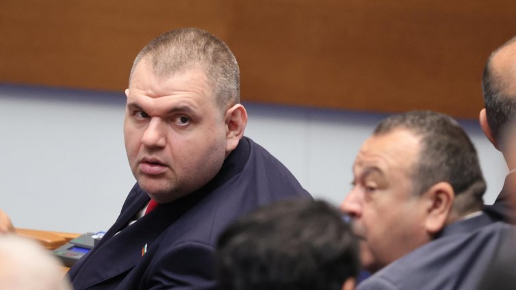 Пеевски: Ще обжалваме решението на МС за отнемане на централата на ДПС