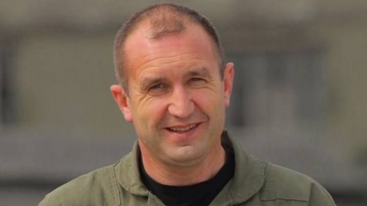 Плевнелиев подписа за освобождаването на Радев