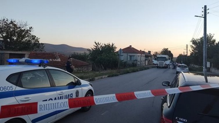 Шофьорът на камиона, прегазил детето в с. Прилеп, не е бит, а директно намушкан