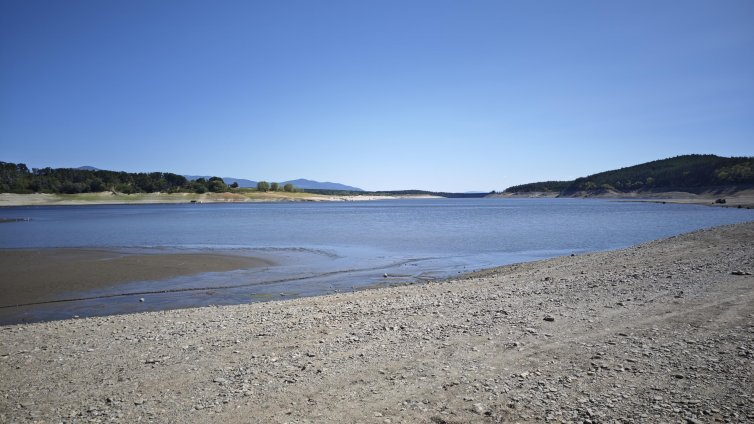 Земеделците алармират: От 35 години не са виждали такава суша