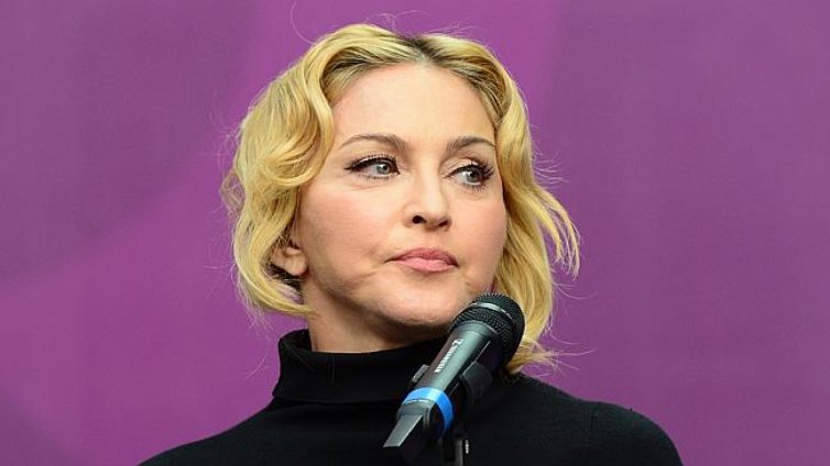 Американец похарчи $50 000, за да стане Мадона