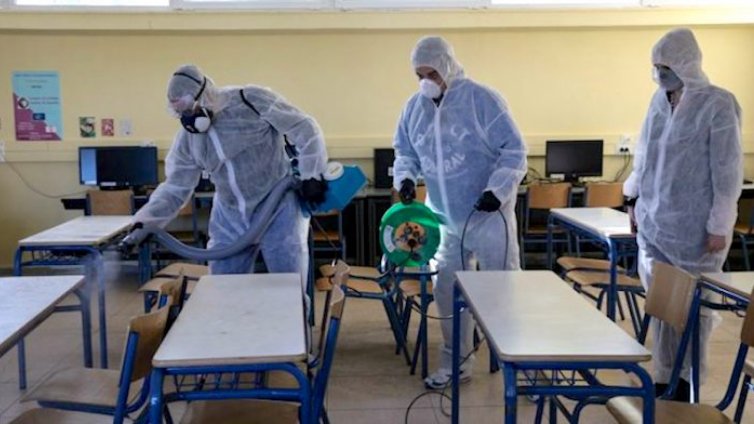 Гърция затвори училищата си за две седмици