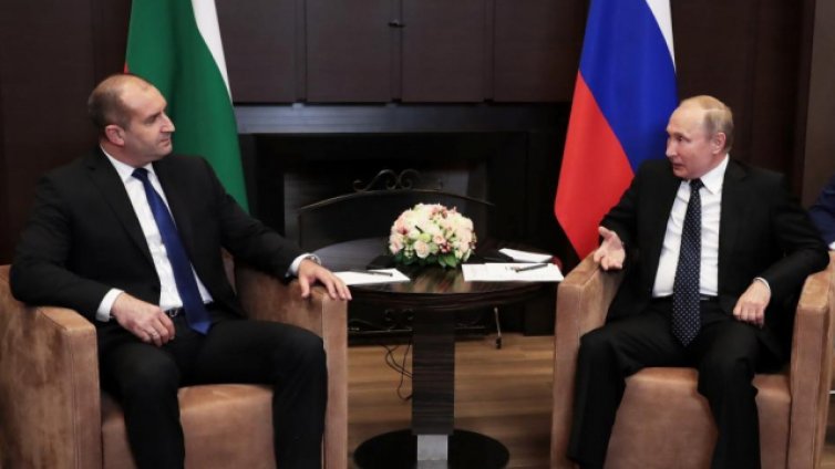 „Росийская газета“: Путин и Радев решиха да възстановят диалога между Русия и България