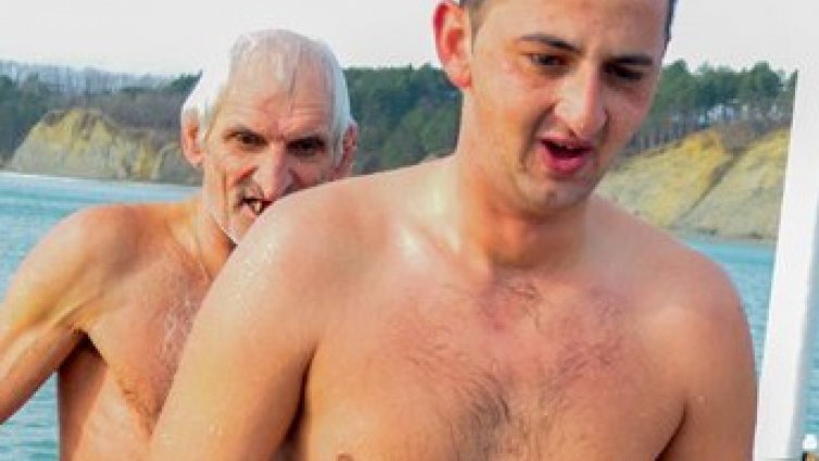23-годишният Георги Иванов извади кръстa в Бяла