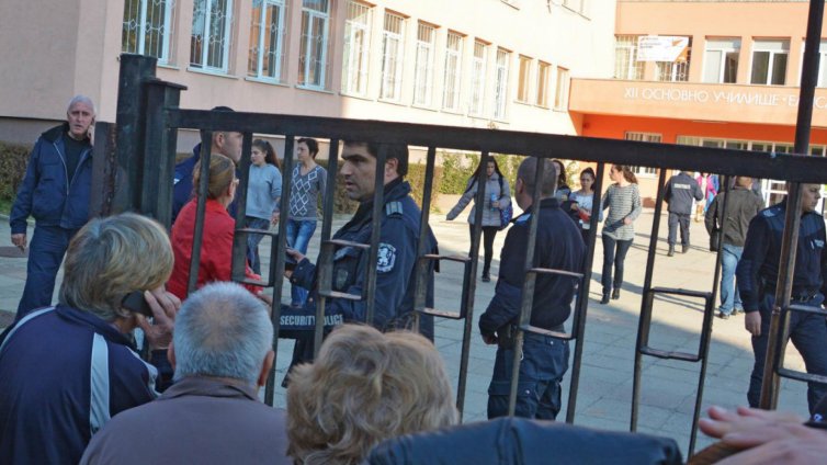 Психолози влизат в сливенското 12-о училище след трагедията