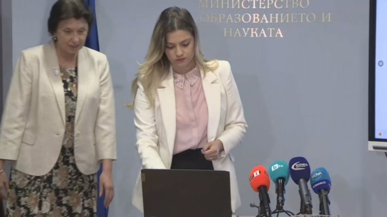 Вариант 15 се падна за матурата по български език