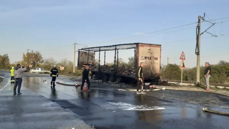 Камион с алкохол изгоря на пътя Русе - Велико Търново