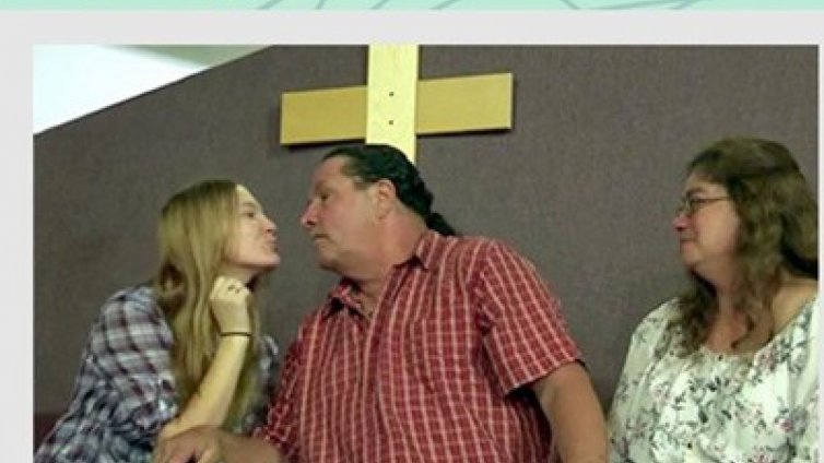 60-годишен женен свещеник се венча за 19-годишна бременна девойка