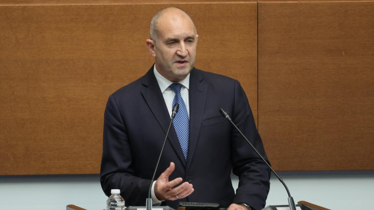 Радев: Нито нито един цент няма да бъде отнет от българския пенсионер