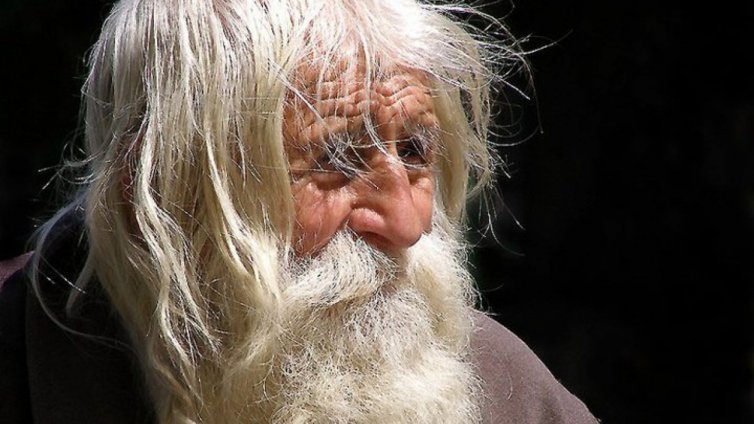 Дядо Добри на 102! Празнува с пъпеши, грозде и диня