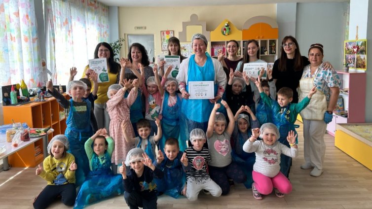В ДГ &bdquo;Христо Ботев&ldquo; във Варна сътвориха здравословно меню от слънчеви продукти