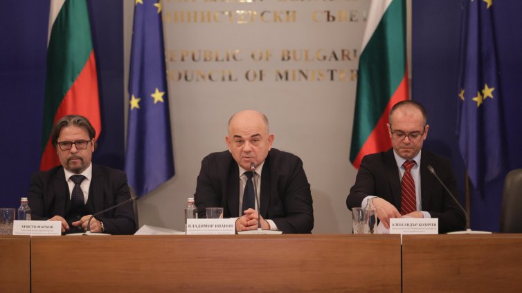 Владимир Иванов: Прибирането на левовата наличност се случва по-бързо от очакваното