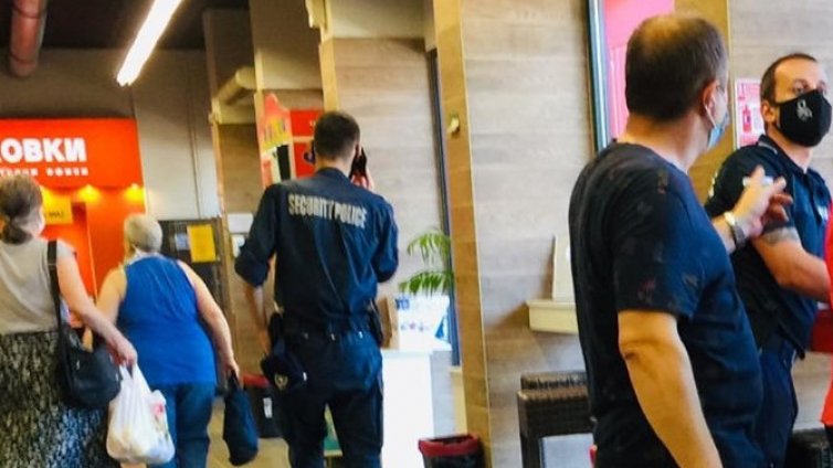 Фандъкова: Ако нямаш 18 - само с придружител в мола