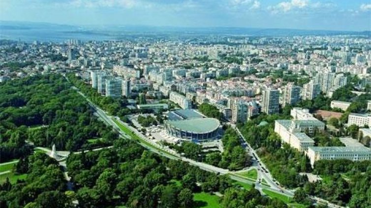 Сривът на приходи от нощувки във Варна продължава