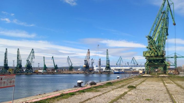 Увеличават капацитета за обработка на кораби на Пристанище Варна