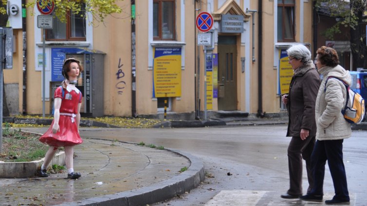 Куклата Кели на Шишковата градинка е с ново излъчване (СНИМКИ)