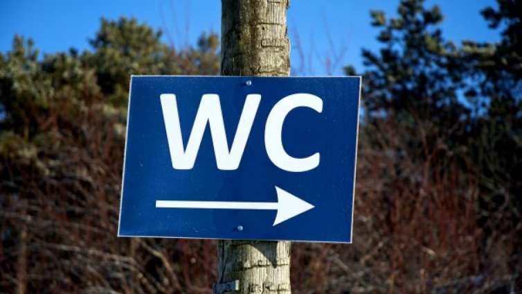 В Перник: Кафенета, болници и фирми заключиха тоалетните