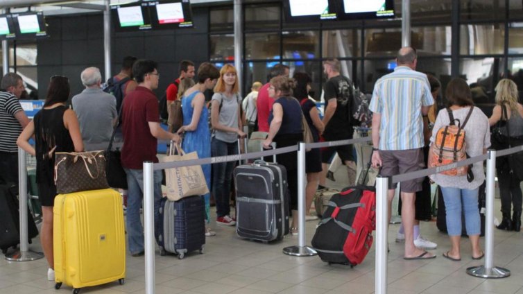 7 052 пътника провери РЗИ за седмица на летище Варна