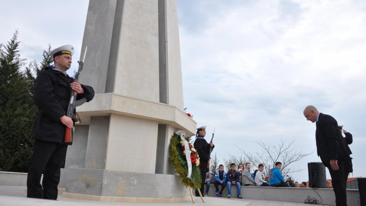 И Владиславово почете героите на 3 март (СНИМКИ)