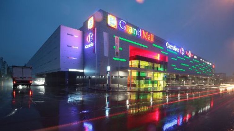 Тече евакуация в Гранд мол Варна
