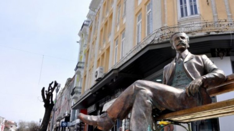 Изчистиха паметника на Дабко Дабков