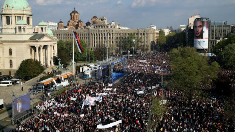 Хиляди на митинг в Белград в подкрепа на Вучич  