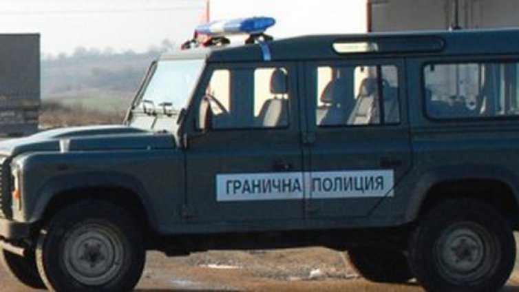 Джип на "Гранична полиция" се запали по време на обход