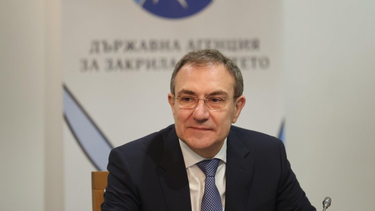 Лични асистенти поискаха от Гуцанов да им плати заплатите преди Великден