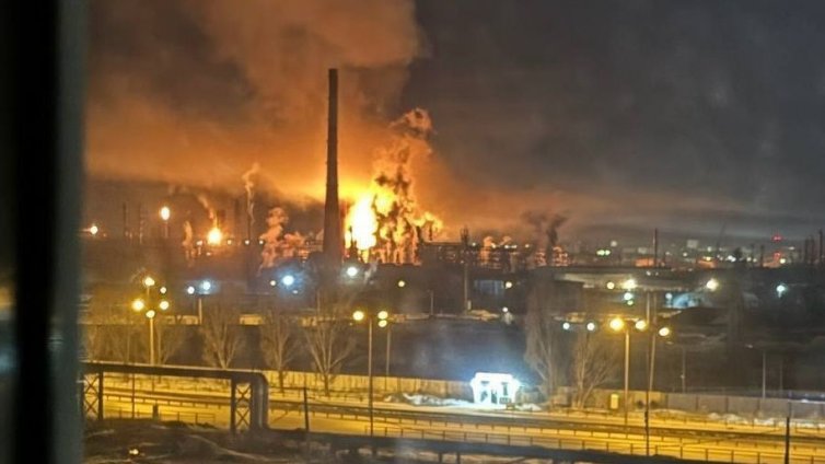 Украйна продължи да атакува с дронове руски петролни рафинерии