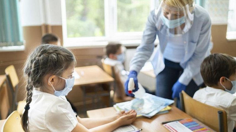 Директори искат извънредна ковид ваканция