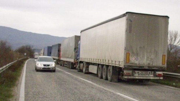 Ограничават движението на камиони над 12 тона