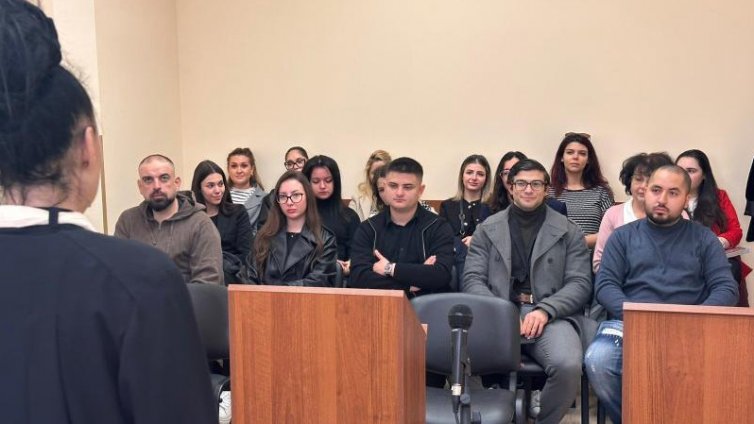Студенти по право преминаха практическо обучение в Административен съд - Варна