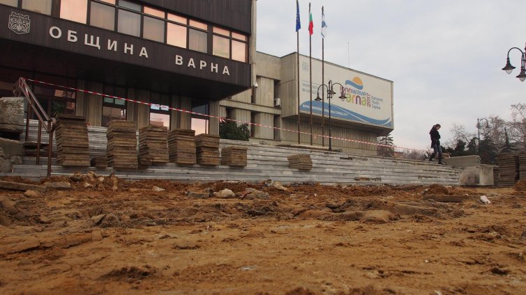 След обществено обсъждане ще се реши съдбата на Грамадата