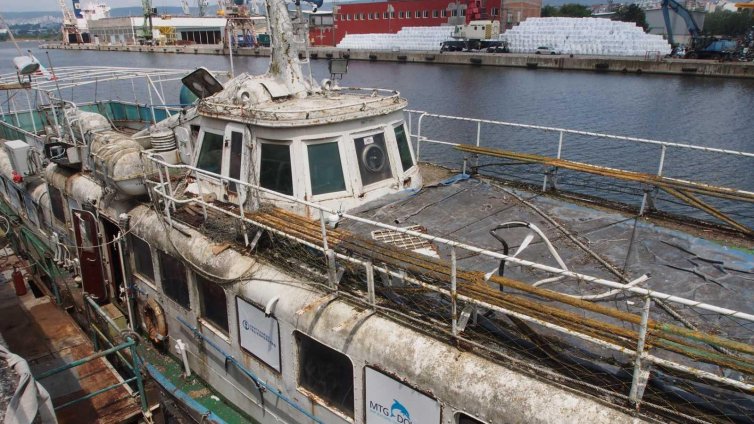Правителственият кораб на Тодор Живков се превръща в изкуствен риф за водолази