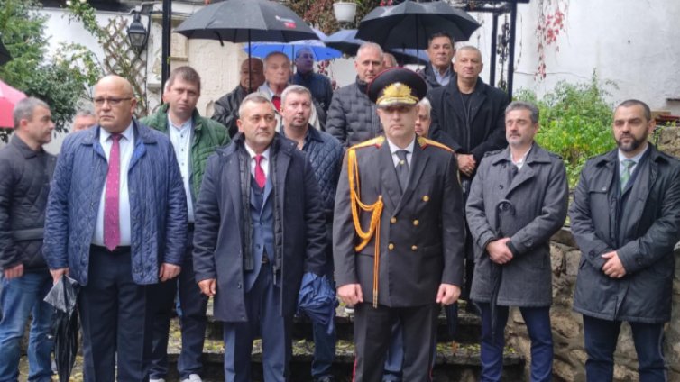 Почетоха паметта на загинали полицаи във Варна