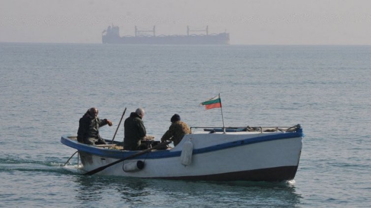 ЕК ограничава риболова в Черно море през 2024 г.