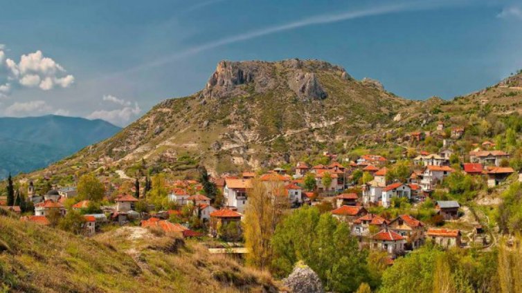 Чудодеен извор на Ванга в Илинденци лекува вярващи