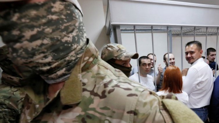 Руски съд удължи задържането на украинските моряци с три месеца 