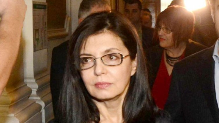 Депутатите решават за Кунева – шарена подкрепа