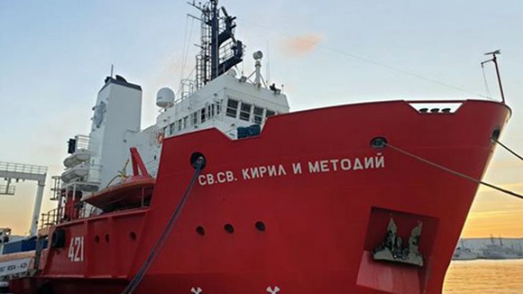 Полярният ни кораб отплава от чилийското пристанище Пунта Аренас