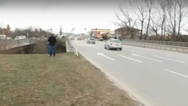 Серия пътни инциденти в София: Цистерна блъсна пешеходец, кола падна в река