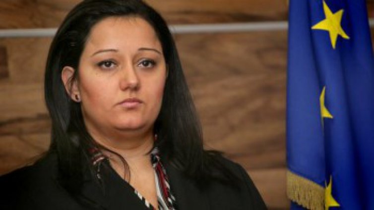 Лиляна Павлова: Няма данни за язовири с риск от преливане