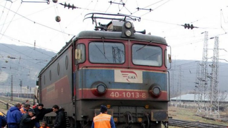 Влак помете възрастна жена в София