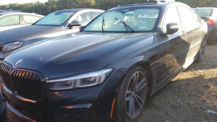 Новичко и лъснато, но пък "удавено" BMW 750i xDrive. Продава се!?