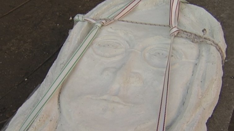 Изчезна плоча на Джон Ленън от центъра на София