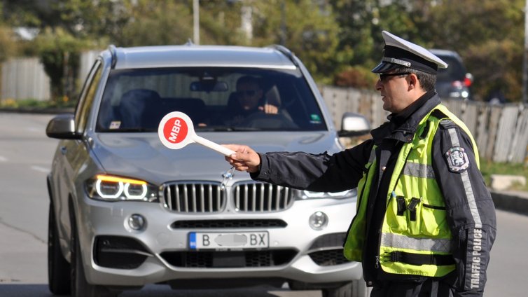 Започнаха проверки за готовността на автомобилите за зимата
