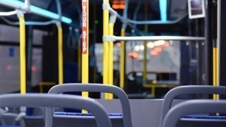 36-годишен потроши врата на автобус във Варна